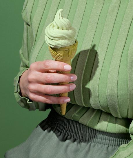 Esta fotógrafa combina la ropa de los modelos con comida