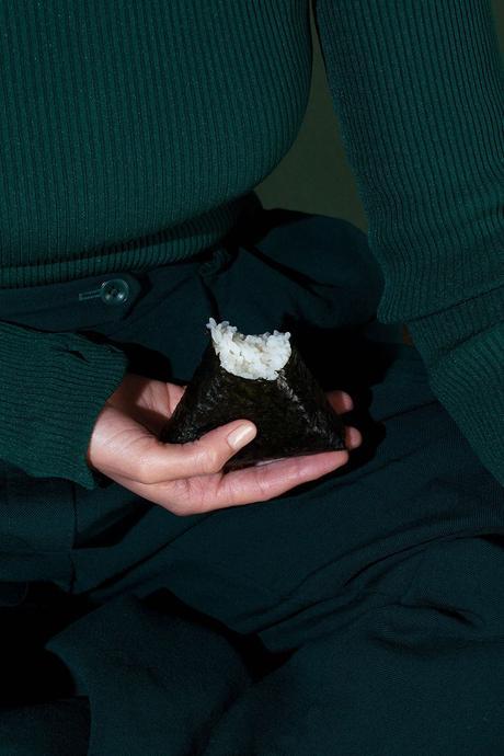 Esta fotógrafa combina la ropa de los modelos con comida