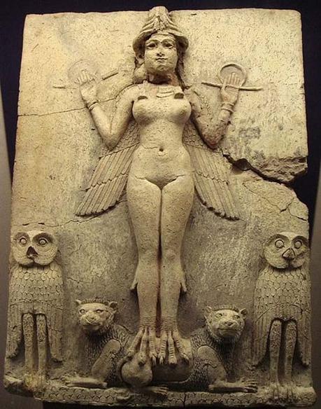Relieve de la “Reina de la Noche”. La figura representada podría ser un aspecto de la diosa Ishtar (en sumerio Inanna), diosa mesopotámica del amor sexual y de la guerra.
