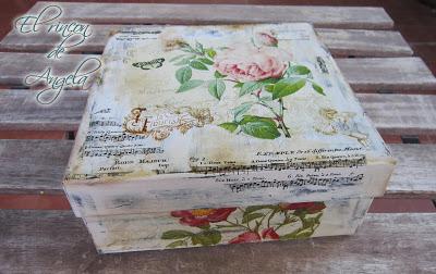 Caja reciclada estilo vintage, con decoupage.