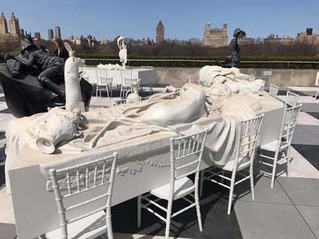 Villar Rojas en la cúspide: “El teatro de la desaparición” en la terraza del MET