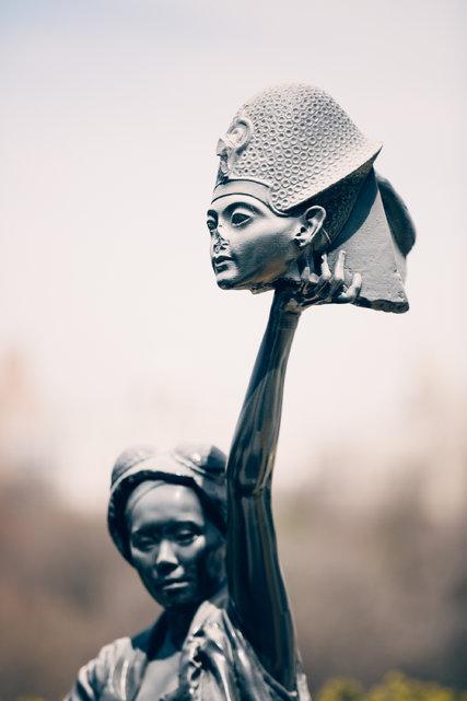 Villar Rojas en la cúspide: “El teatro de la desaparición” en la terraza del MET Villar Rojas en la cúspide: “El teatro de la desaparición” en la terraza del MET