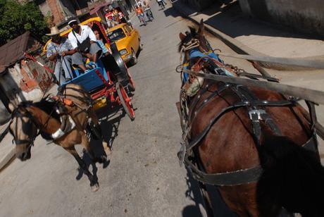 VIDEO: Crece enfrentamiento entre cocheros y la policía en Guantánamo