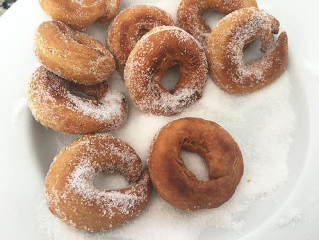 rosquillas fáciles rosquillas con cardamomo rosquillas caseras roscos fritos recetas españolas recetas delikatissen postres rápidos postres fáciles 