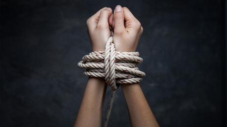 Identificando y desmontando creencias limitantes en la vida de las personas