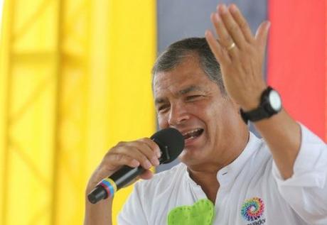 Correa llama movilización para decir basta 