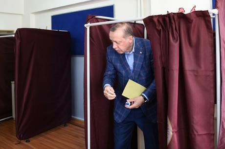 VIDEO: Erdogan gana más poder en Turquía en referendo denunciado por la oposición