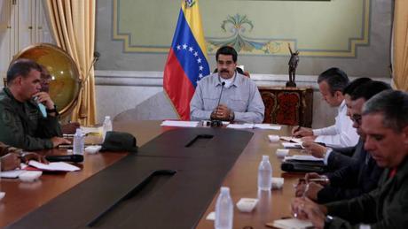 Maduro ordena al Ejército salir a la calle