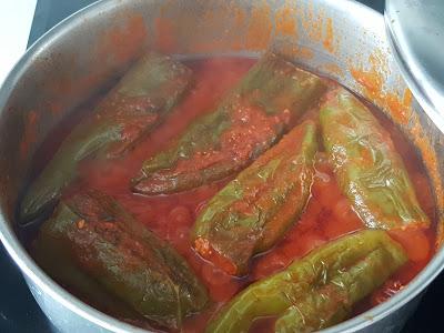 PIMIENTOS RELLENOS EN TOMATE