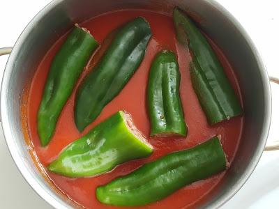 PIMIENTOS RELLENOS EN TOMATE