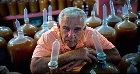 CUBA:Usan condones para hacer vino ante la falta de válvulas