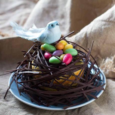 tarta nido de pascua elaborada con bizcocho de naranja