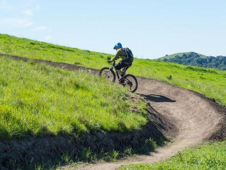 ¿Te gustan las subidas en bici? Consejos para mejorar en los puertos