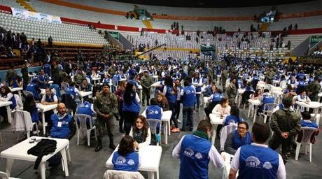 Ecuador recuenta en coliseo actas impugnadas de elecciones 2 de abril.