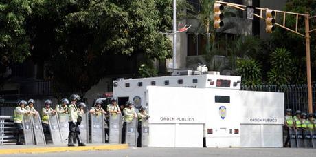 VENEZUELA: Chavismo cierra vías de acceso a Caracas para evitar mayor movilización opositora