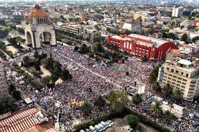 SIGNAN LÓPEZ OBRADOR Y HABITANTES DE LA CIUDAD DE MÉXICO EL ACUERDO POLÍTICO DE UNIDAD