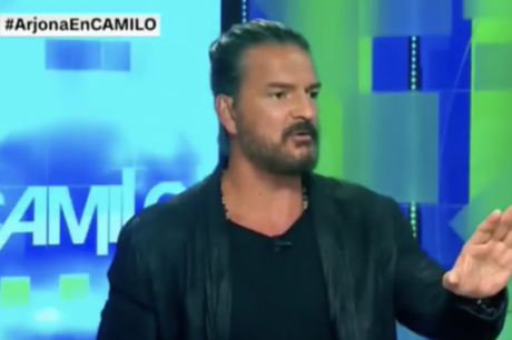 Ricardo Arjona (@Ricardo_Arjona)  abandona una entrevista en #CNN tras enfadarse con el presentador (VIDEO)