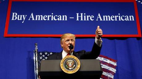 Donald Trump firma una orden para restringir las visas de trabajo para #EEUU