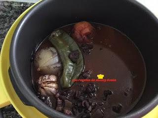 POTAJE DE ALUBIAS NEGRAS EN OLLA GM E