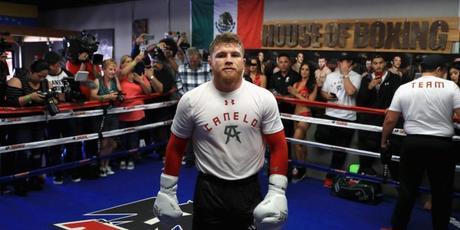 Canelo recibe golpe por ex promotor