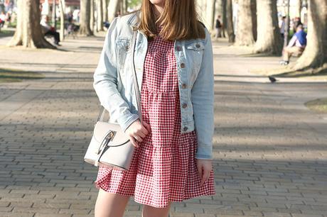 Cómo llevar un vestido de cuadros vichy
