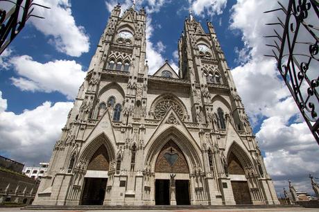 Cambio de guardia en Carondelet // Basílica del voto nacional