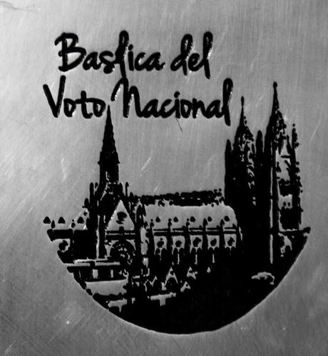 Cambio de guardia en Carondelet // Basílica del voto nacional