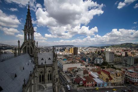 Cambio de guardia en Carondelet // Basílica del voto nacional