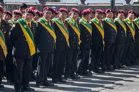 Cambio de guardia en Carondelet // Basílica del voto nacional