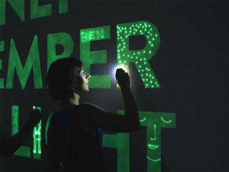 Street art que brilla en la oscuridad para darle un nuevo significado