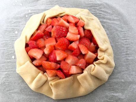 tarta masa quebrada tarta masa brisa tarta de frutas tarta de fresas recetas delikatissen postres rápidos postres fáciles postres delikatissen Galette de fresas 