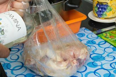 Pollo asado al mojo rojo con patatas