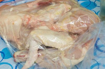 Pollo asado al mojo rojo con patatas