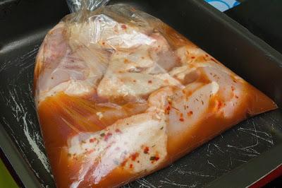 Pollo asado al mojo rojo con patatas