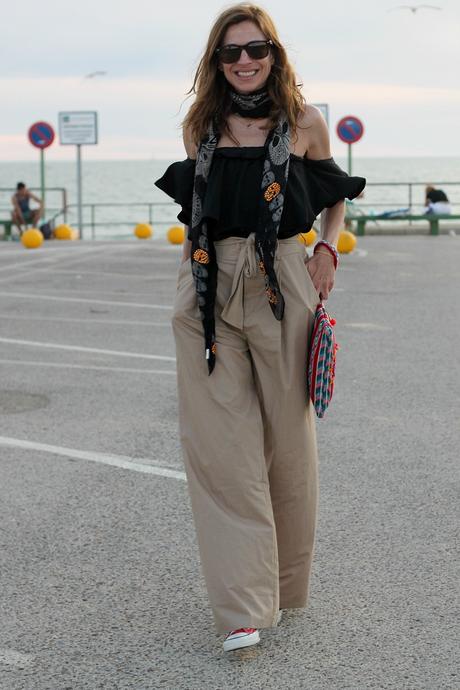 chinos oversize y top off the shoulder