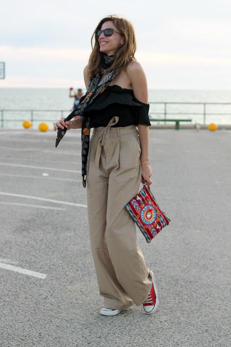 chinos oversize y top off the shoulder