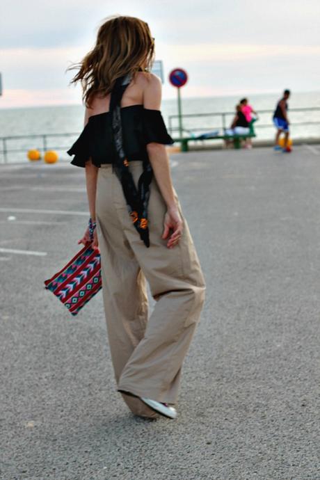 chinos oversize y top off the shoulder