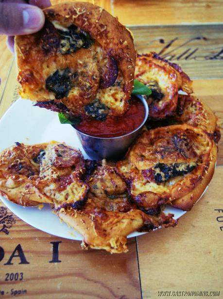 Pizza rolls