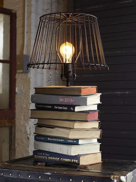 lampara hecha con libros