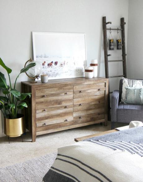 Antes  y después de un dormitorio con aire colonial