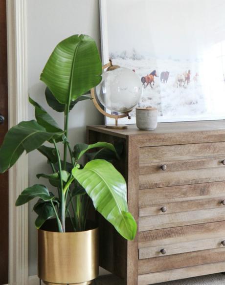 Antes  y después de un dormitorio con aire colonial