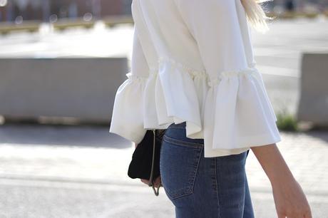FLOUNCE JACKET & TRANSPARENT SANDALS