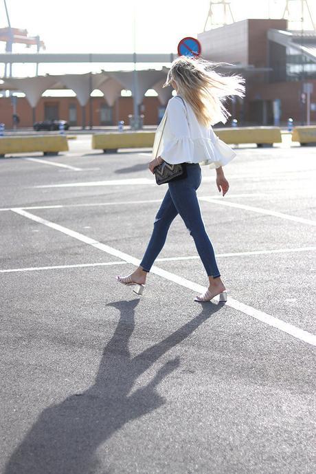 FLOUNCE JACKET & TRANSPARENT SANDALS