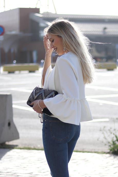 FLOUNCE JACKET & TRANSPARENT SANDALS
