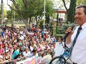 Ricardo Gallardo entrega juguetes varias colonias niño