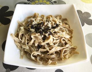 Tallarines con trufa y queso Tallarines con trufa y queso