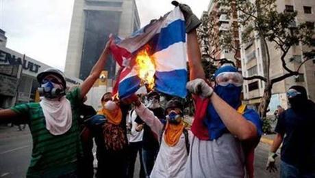 El significado de una bandera quemada por la oposición en Venezuela #CubaEsNuestra #Cuba
