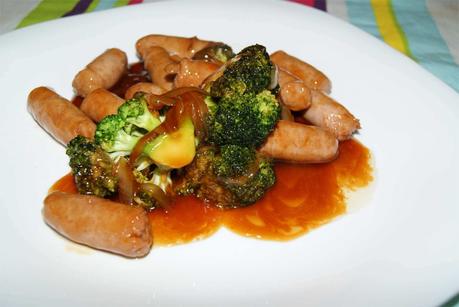 salchichas y brocoli al teriyaki