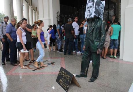 VIDEO CUBA: Versace y Armani desaparecen a Julio Antonio Mella