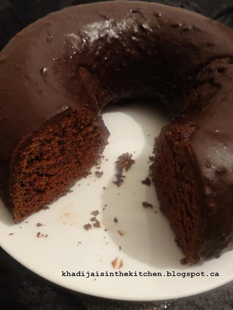 GÂTEAU AU CHOCOLAT ET YAOURT GREC / GREEK YOGURT CHOCOLATE CAKE / BIZCOCHO DE CHOCOLATE Y YOGUR GRIEGO / كيكة الشوكولاطة و الزبادي اليوناني